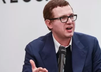 Rritja e miliarderëve në botë, Oxfam paralajmëron: Në prag të një hendeku pasurie dhe pushteti