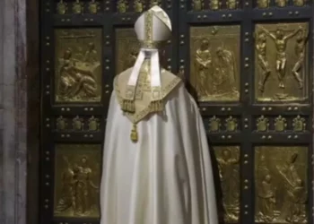 Papa Leone mbyll Portën e Shenjtë të Bazilikës së Shën Pjetrit, përfundon zyrtarisht viti jubilar…