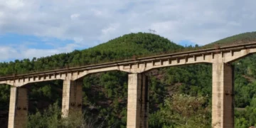 Një person bie nga ura e Bushtricës në Përrenjas, gjen vdekjen e menjëhershme