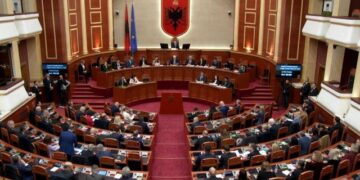 Sot seancë plenare në Kuvend, nga rishikimi i buxhetit 2025 te ndryshimet në Kodin Penal, ja AXHENDA