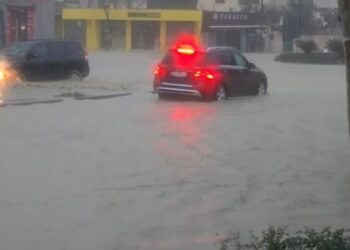 Moti i keq në vend/ Përmbyten tre banesa në Durrës, evakuohen 8 familje. Preken edhe burgjet
