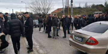 Rruga e rrezikshme e Luzit çon banorët në protestë: Çdo ditë kalojmë me frikë në trotuare