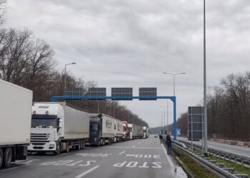 Bllokimi i pikave kufitare nga kamionistët e Ballkanit, Serbia llogarit dëme prej 100 milionë euro