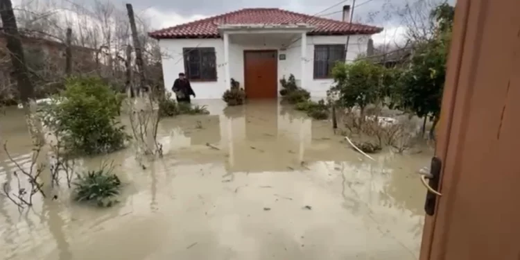LAJM I FUNDIT/ Rrezikohen banesat, jepet urdhër evakuimi në Sukth dhe Katund i ri në Durrës