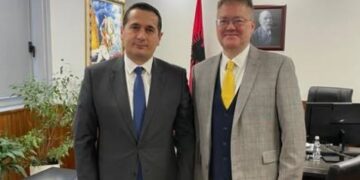 Ambasadori i Britanisë takim me kreun e SPAK Klodian Braho: