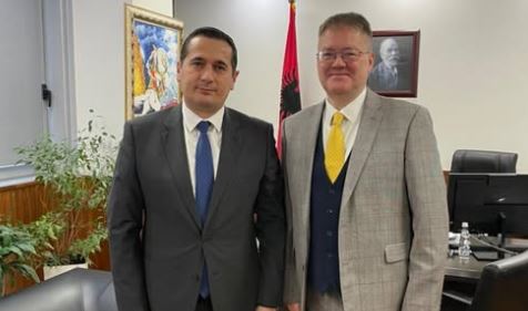 Ambasadori i Britanisë takim me kreun e SPAK Klodian Braho: