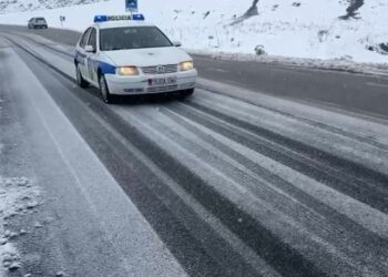 Dibër/ Reshjet e borës “pushtojnë” zonat malore, vështirësi në qarkullim pas ngricave dhe akullit