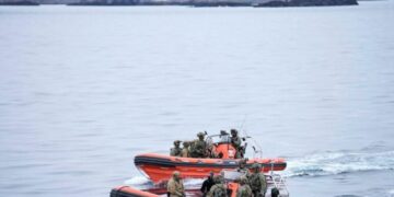 “NATO është këtu!”/Trump nuk heq dorë nga ishulli, ushtarët e parë europianë mbërrijnë në Groenlandë