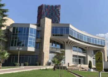 Korporatës “i mbeten pronat në derë”, shtyhet afati i aplikimeve për “Pallatin e Kongreseve”