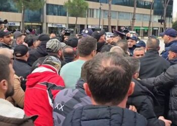 Gjykata liron katër anëtarët e “Shqipëria Bëhet”, u cakton “Detyrim Paraqitje”