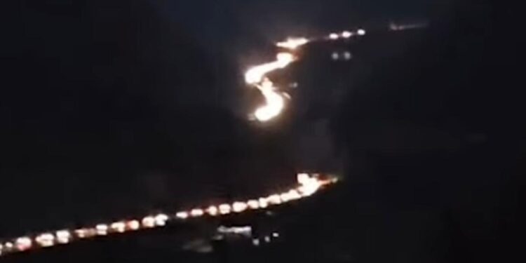 Pas 15 orësh radhë të gjata e kaos, rikthehet normaliteti në aksin Elbasan-Librazhd-Prrenjas