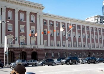 Komisioni i Jashtëm miraton me 13 vota pro projektligjin për Bordin e Paqes. Marrëveshja shkon