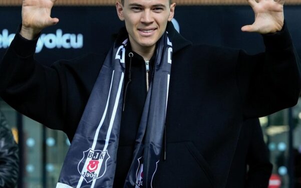 ZYRTARE/ Asllani zbarkon në Stamboll, firmos për Beshiktash