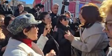 Kundër transferimit te tregu i ri/ Spiropali takon tregtarët që protestojnë në Vlorë: Do të flas