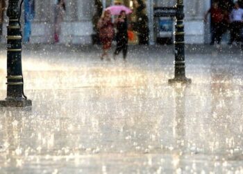 Moti i keq në vend: reshje të lehta në Elbasan, përmbyten dy shtëpi në Belsh
