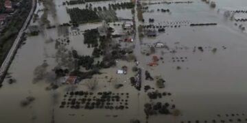 Gati të mbështesim popullin shqiptar’, Delegacioni i BE-së reagon për përmbytjet në Shqipëri