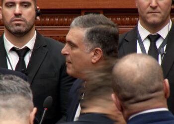 Blushi: “Prania e Ballukut këtu është turp” – dorëzojeni në drejtësi.Kjo që bëni ju është provokim!