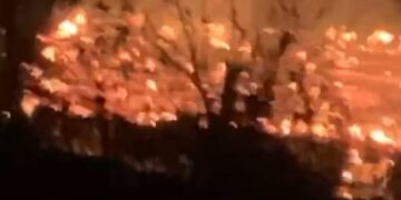 Digjet banesa në Elbasan, 4 persona mbeten pa strehë, dyshohet shkëndijë elektrike