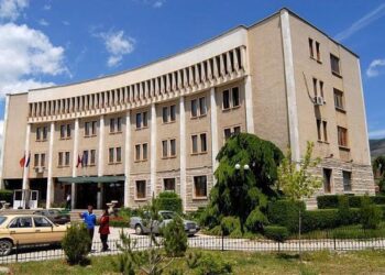 Korça me prefekte të re / Ja kush e zëvendëson Nertil Jolën