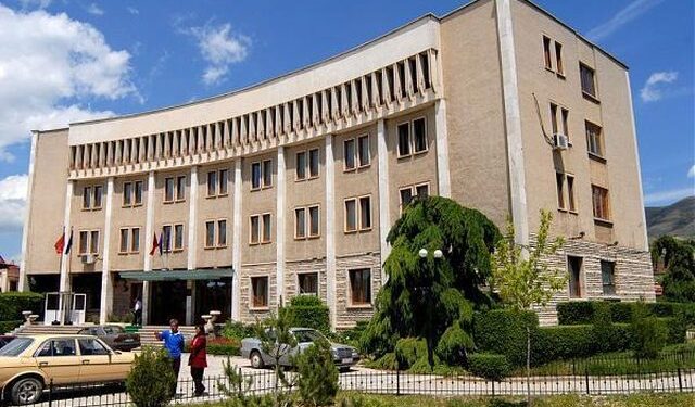 Korça me prefekte të re / Ja kush e zëvendëson Nertil Jolën