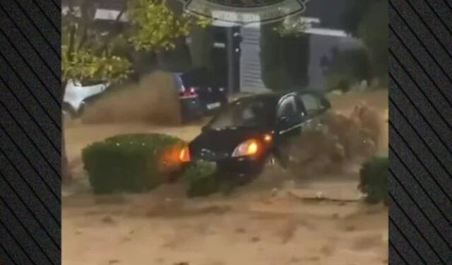 Moti i keq në Greqi: Humb jetën një grua, e përplas makina nga rrjedha e ujit