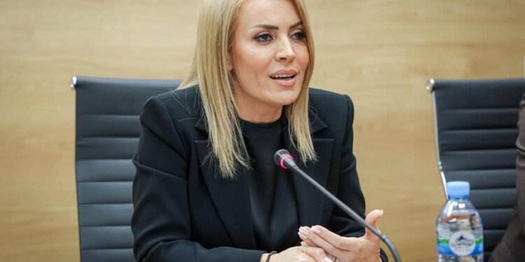 Blerina Gjylameti zyrtarisht drejtoreshë e AKU, prezantohet nga ministri i Bujqësisë