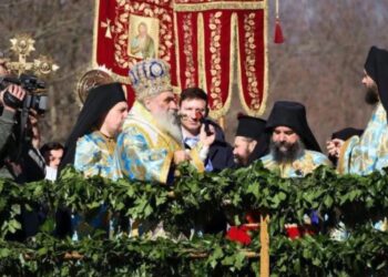 Për herë të parë pas një shekulli, liturgjia dhe bekimi i ujit në shqip në Maqedoninë e Veriut