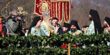 Për herë të parë pas një shekulli, liturgjia dhe bekimi i ujit në shqip në Maqedoninë e Veriut