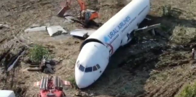 Rusi/ Piloti shpëton 167 pasagjerë, përballet me padi 1.3 mln dollarë