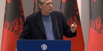 Berisha mban Foltoren me të rinjtë e FRPD: E turpshme ajo që ndodhi dje në Kushtetuese për Belindën