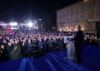 PD protestë kombëtare para Kryeministrisë, opozita kërkon dorëheqjen e Ramës dhe Ballukut
