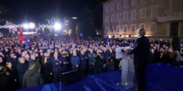 PD protestë kombëtare para Kryeministrisë, opozita kërkon dorëheqjen e Ramës dhe Ballukut