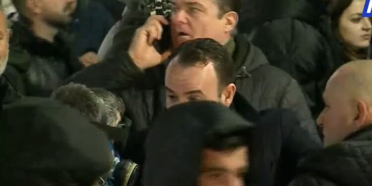 “300 policë i çanë kokën një zonjë, morën zvarrë një fëmije”/ Balliu: Me urdhër të Agasit