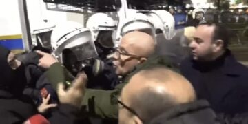 Balliu dhe Strazimiri përplasen me policinë, ambulanca merr të dëmtuar, mes tyre edhe një gazetar