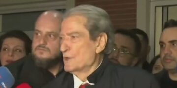 “Lironi 25 protestuesit!”/ Berisha: Beteja me diktaturën është qëndresë e vazhdueshme