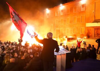 Protesta e opozitës / Meta nga qelia: “U trondit narkoshteti , mesazh force nga shqiptarët”