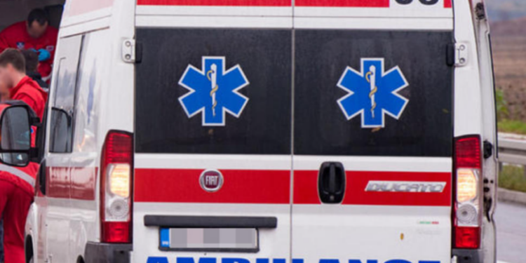 Aksident në Rrugën e Arbrit, dy të plagosur; njëri dërgohet në “Traumë”