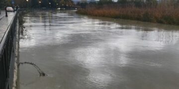 Qarku Kukës pritet të ketë rreshje intensive, rrezik të shtuar përmbytje në lumi Vjosë