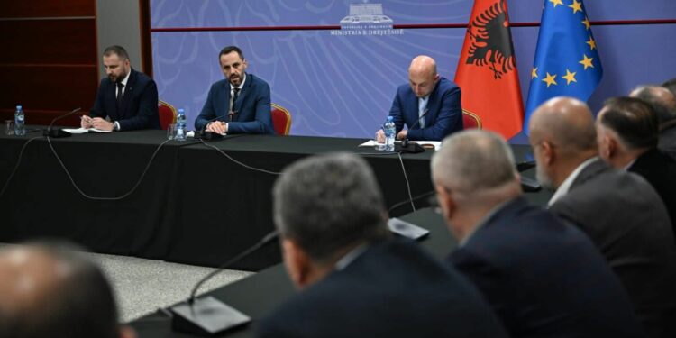 Lamallari thërret drejtorët e burgjeve: Transferime dhe kontrolle të shtuara nga SHKB