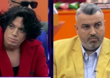 “Kush të ka traumatizuar, mami apo babi?”/ Komentet e Rogertit, Mali shpërthen në lot