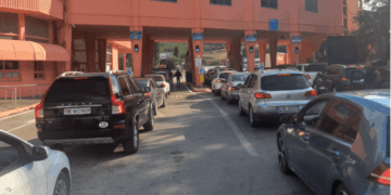 “Zhbllokohet” Qafë Thana, pas 3 ditësh rifillon lëvizja e kamionëve