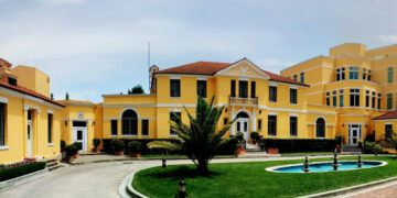 Ambasada SHBA: Respektoni kushtet e vizës dhe kohën e qëndrimit në SHBA