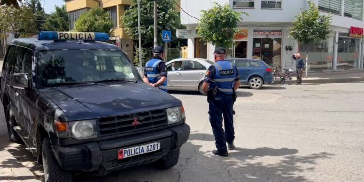 Detaje të reja nga plagosja në Shijak/ Shkak një femër, kushërinjtë i drejtuan 45-vjeçarit pistoletë