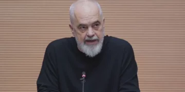 “Do dëmshpërblehen banesat dhe gjëja e gjallë”/ Rama porosi deputetëve: Shkoni pranë njerëzve