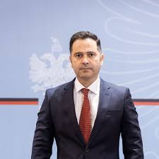 Malaj: Ulje e informalitetit në turizëm, u rrit me 5% numri i punonjësve 18% fondi i pagave