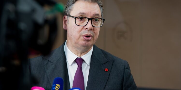 Serbia po armatoset me shpejtësi, Vuçiç: Bota po shkon në një drejtim të çmendur