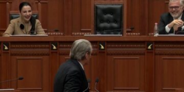 Balluku plas gazit në Kuvend! Çfarë tha kreu i PD që “argëtoi” zëvendës kryeministren
