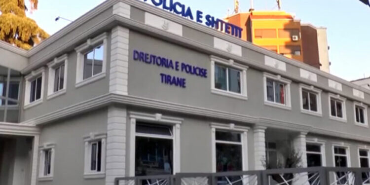 Aksident në Tiranë, makina përplas këmbësorin, ndërron jetë. Shoqërohet në polici shoferi