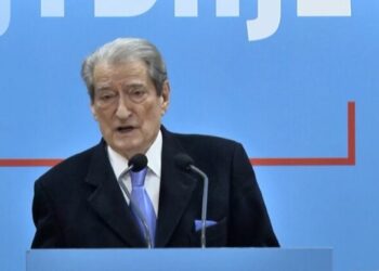 Berisha kundër projektit “Smart city”: Asgjëson privatësinë e çdo qytetari!