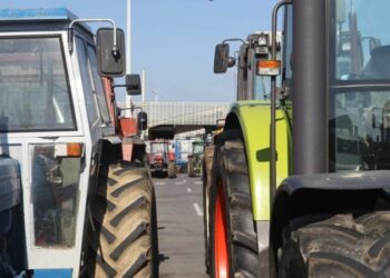 Fermerët grekë përshkallëzojnë protestat, refuzojnë takimin me kryeministrin grek